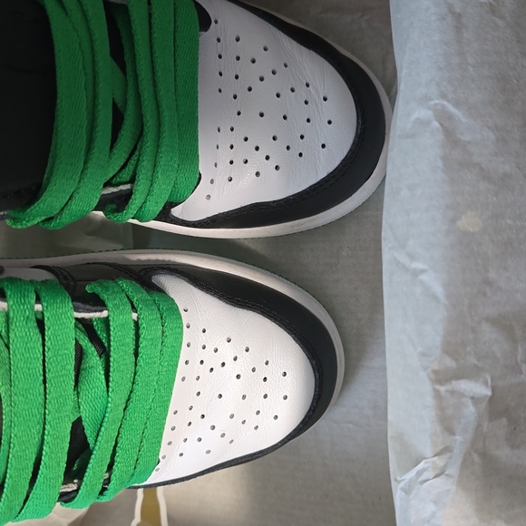 Jordan 1 Retro High OG (PS) Black Lucky Green-White Size 2Y - Picture 6 of 11